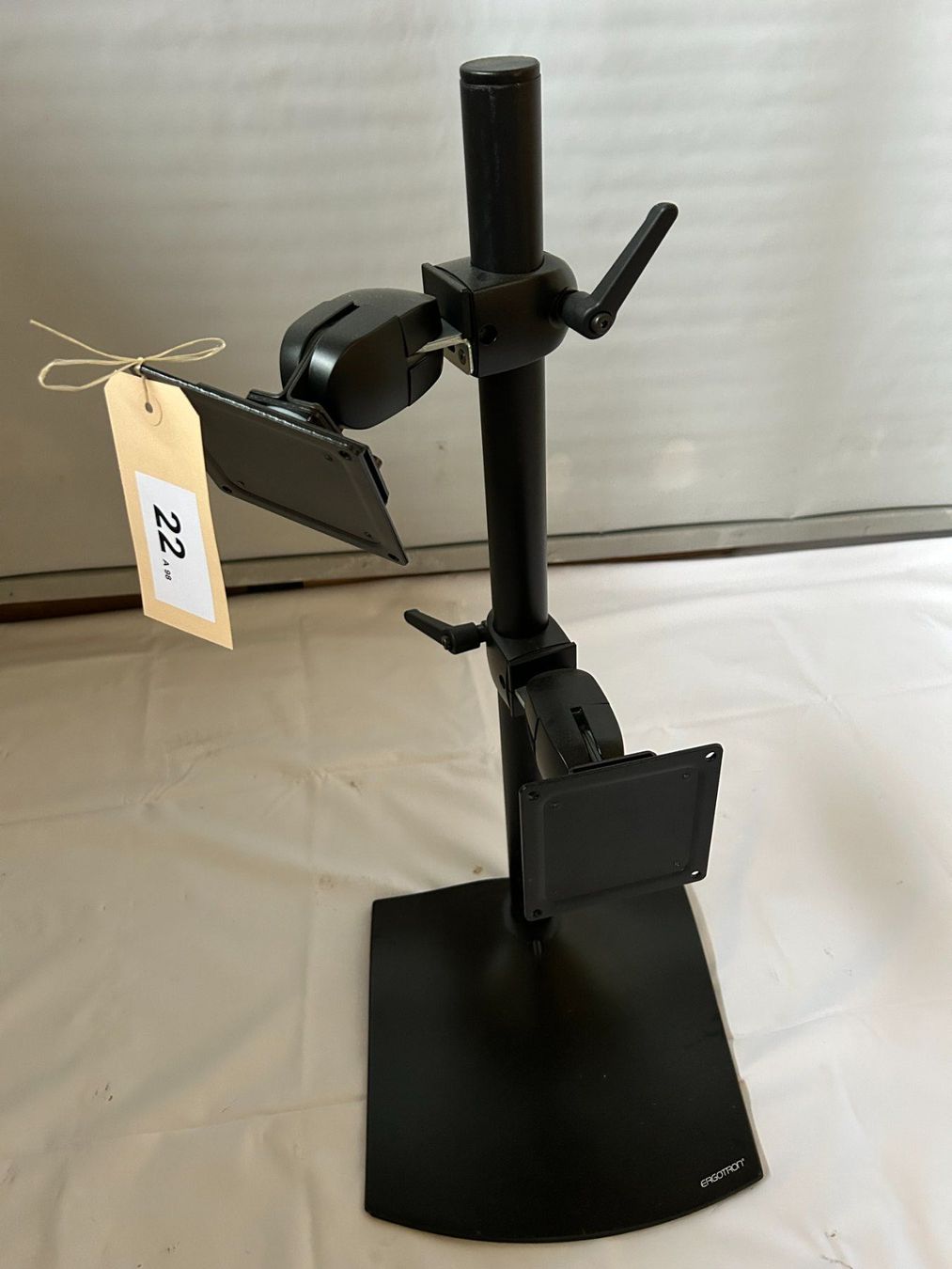 Ergotron Staffa per monitor: Bildschirmhalter für 2 Monitore – Usato da Thunstetten venduto da Chnuschti18 1