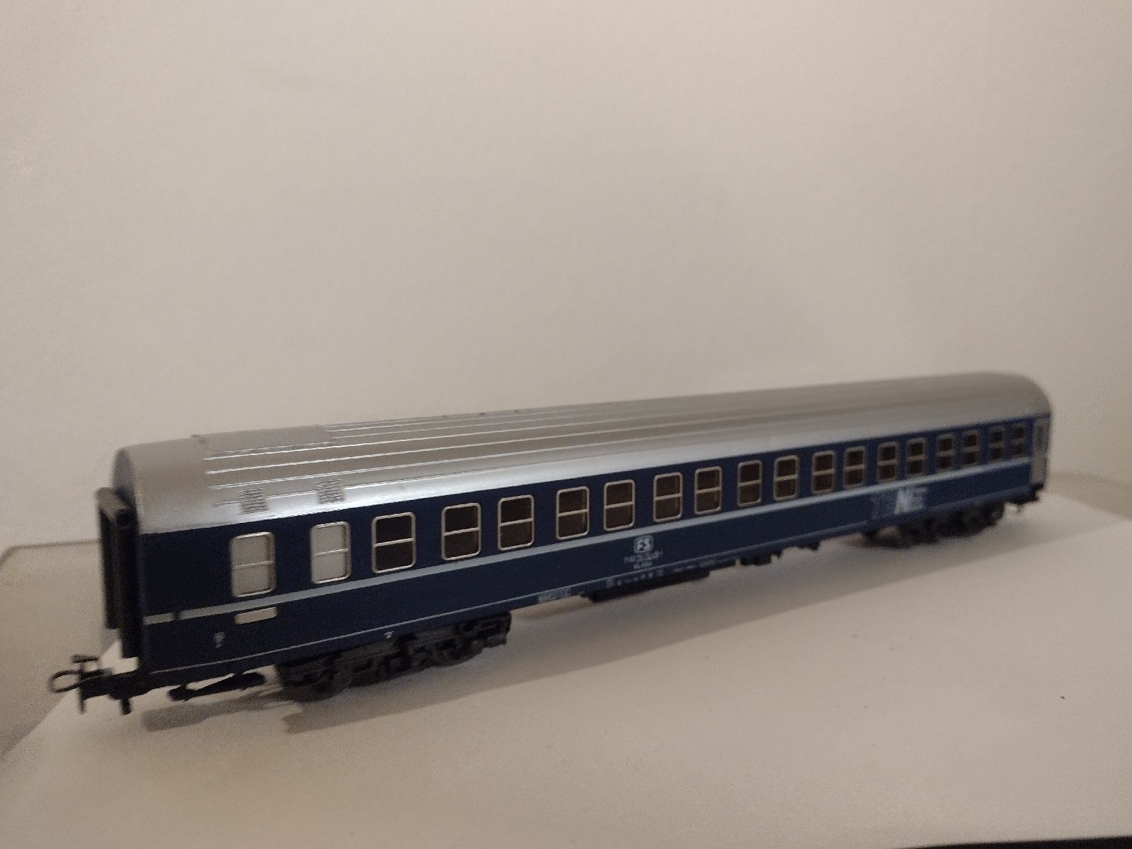 Märklin Modellini di ferrovie: Märklin HO Scale FS TEN Train Car - Blue/Silver -AC Model – Usato da Zürich venduto da TrainLine 4