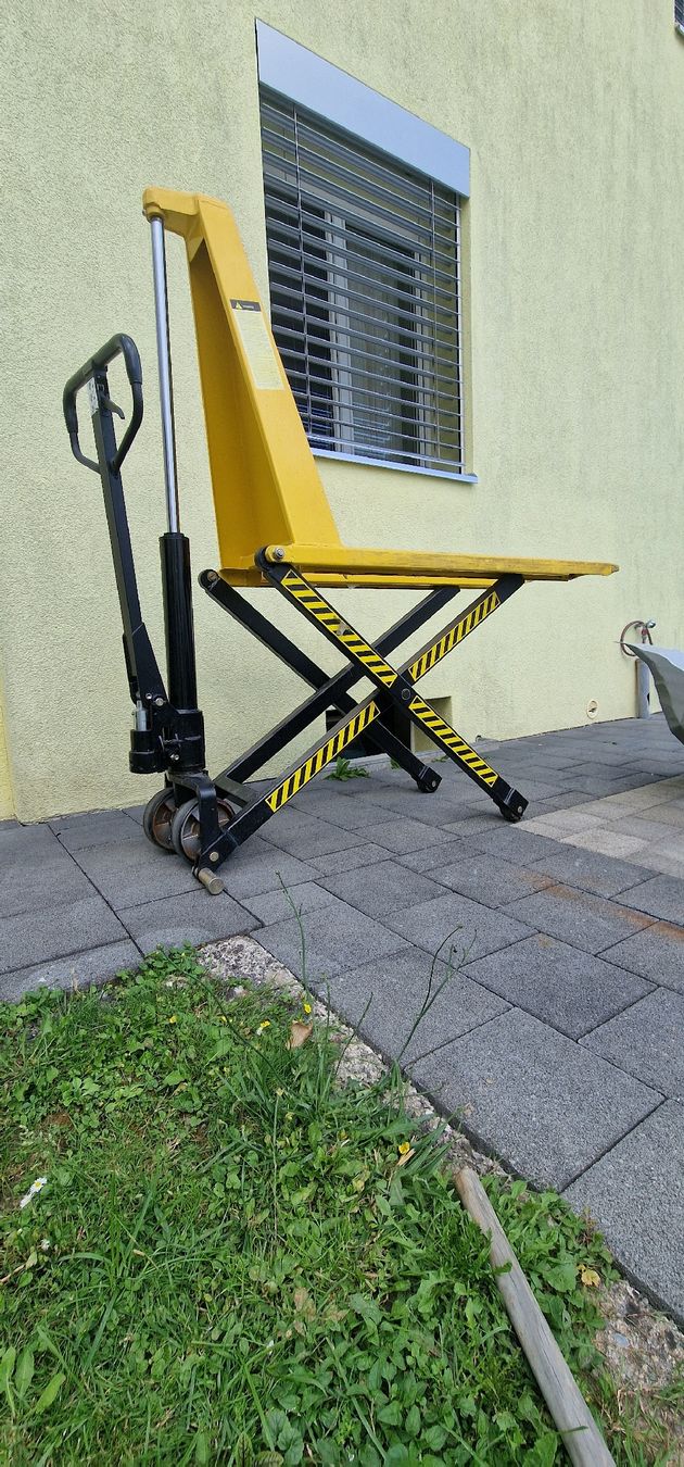 Carrelli elevatori e a forche: Hydraulischer Scherenhubwagen / Hubtischwagen 1000 kg – Usato da Aarau venduto da shq_869r 1