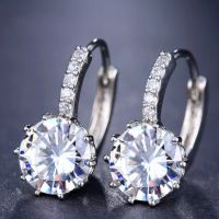 Boucles d’oreilles élégantes avec zirconium