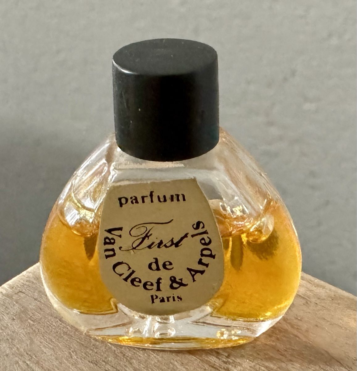 Van Cleef Profumi & Eau de Toilette: First - Van Cleef & Arpels - PARFUM Miniatur – Usato da Rothrist venduto da Luckywinner