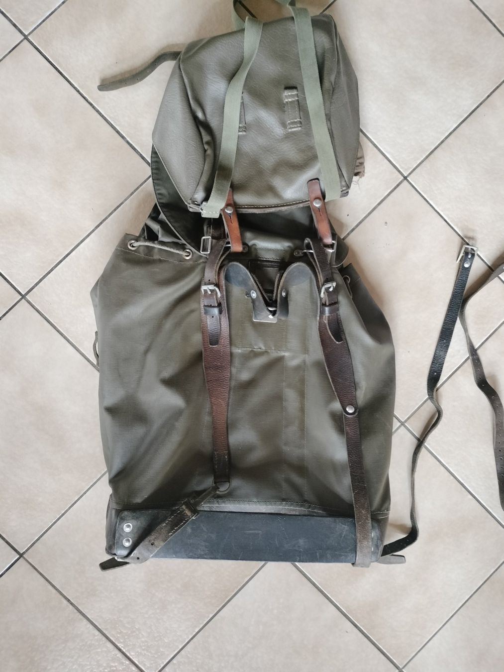 Schweizer Armee Zaini: Schweizer Armee Militär Rucksack mit Brotsack – Usato da Schwanden Sigrisw venduto da len_9yqg 5