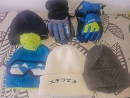 Kinderwintermützen und Handschuhe