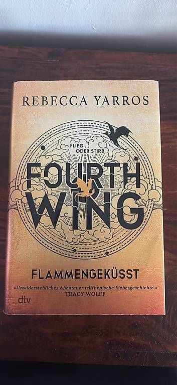 Livres: Fourth Wing - Rebeca Yarros – D'occasion à Mönchaltorf par vivienne9918