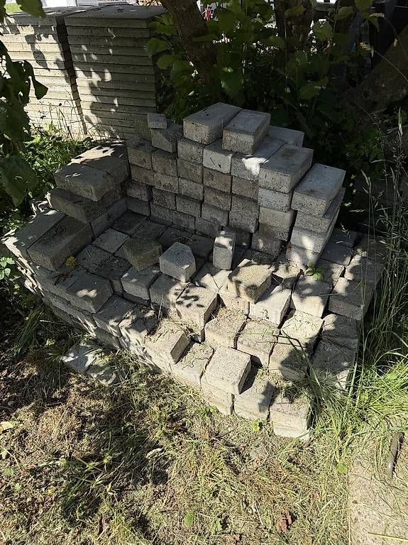 Rivestimenti per pavimenti: Diverse Gartenplatte – Usato da Mettlen venduto da walbo 3