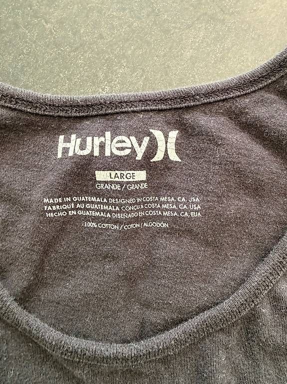 T-shirts: Tank top hurley  – D'occasion à Zürich par sua_8b9h 1