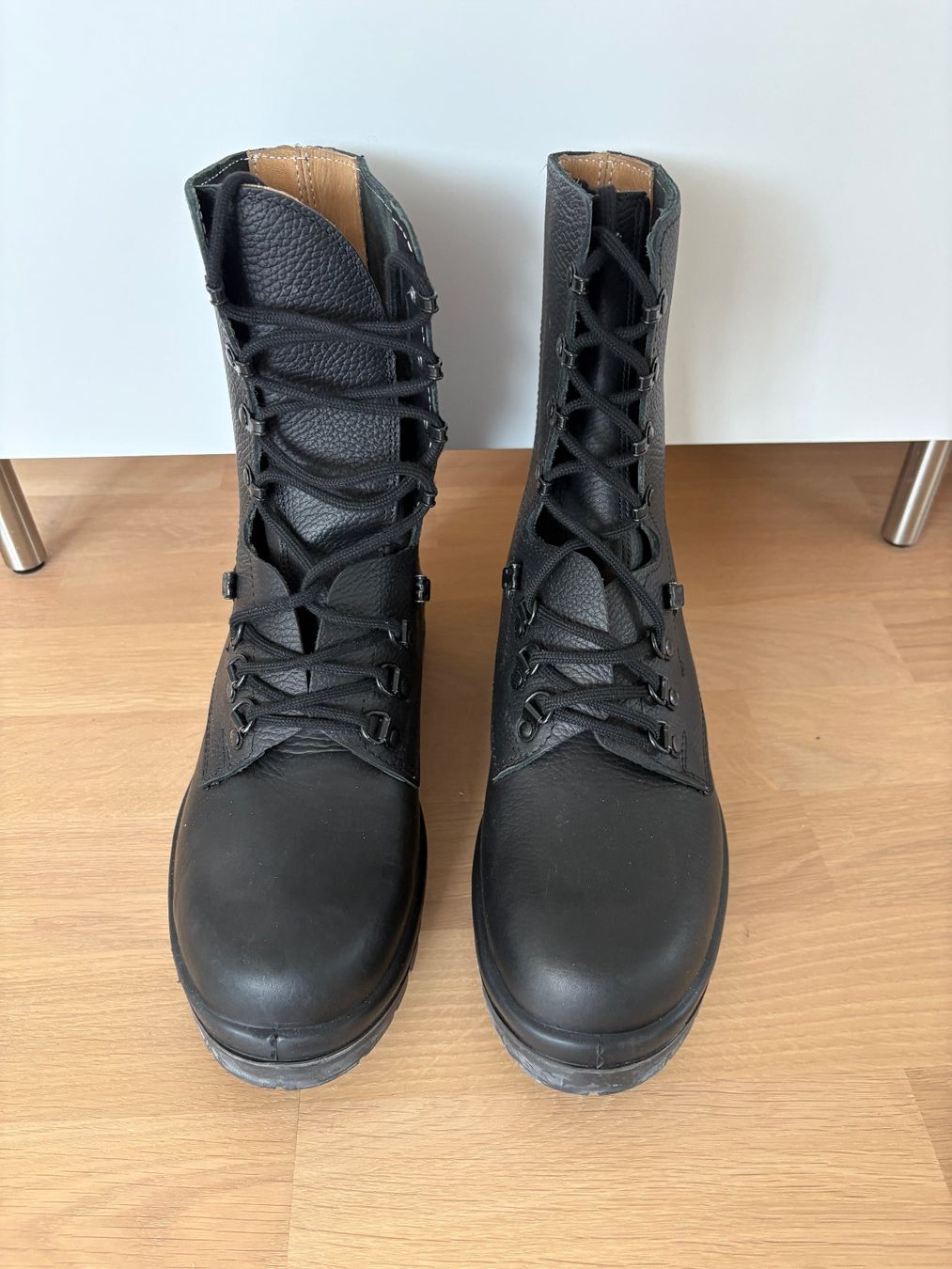 Schweizer Armee Herrenschuhe: Armee Kampfstiefel / KS90 – Gebraucht aus Dornach von Hofleur