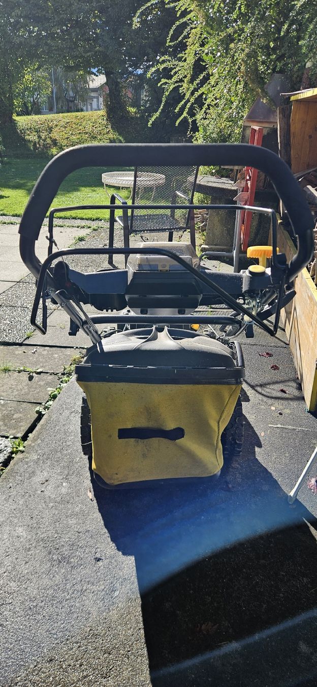 Tondeuses à gazon: Rasenmäher Okay mit elektro Start – D'occasion à Buochs par buochser6 5