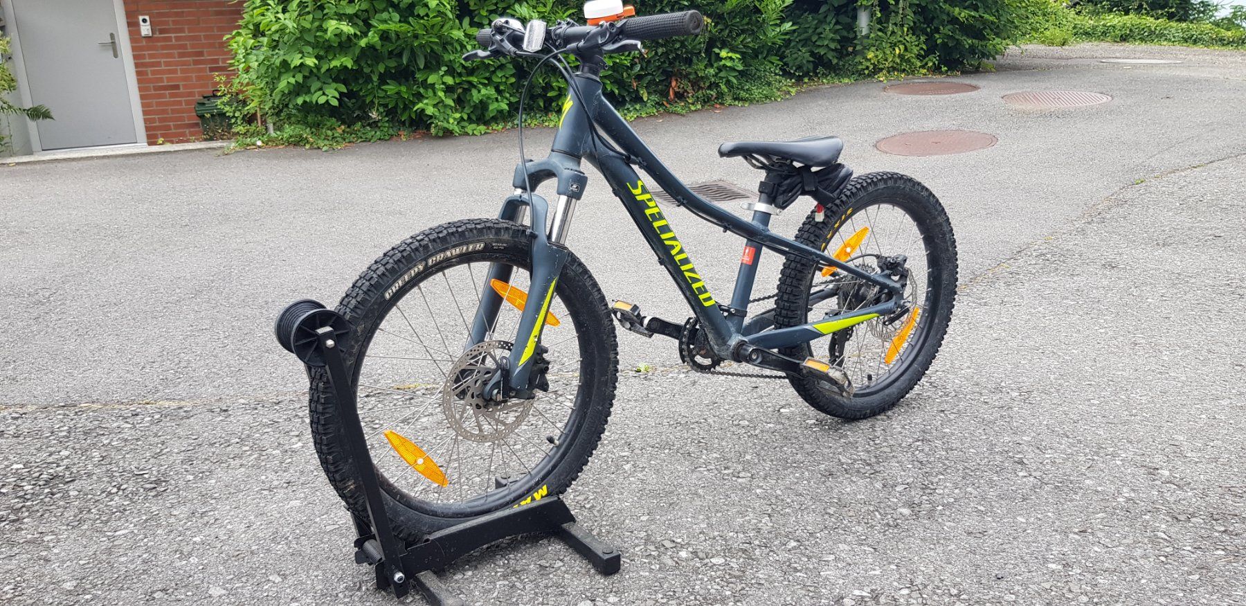Specialized Velos: Kindervelo Mountainbike SPECIALIZED – Gebraucht aus Oberhofen Thun'see von