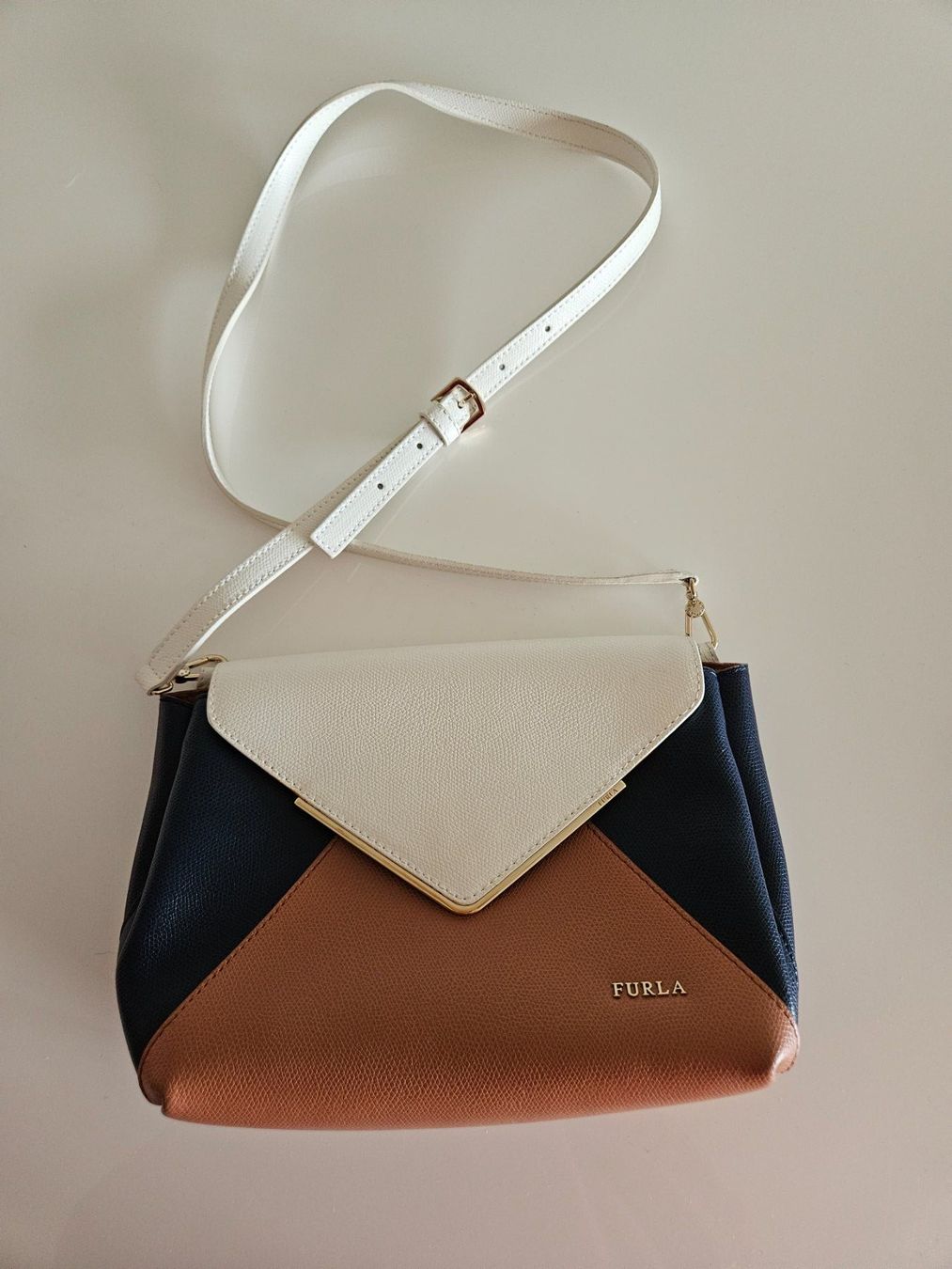 Furla Borse da donna: Furla Umhängetasche – Usato da Luzern venduto da J.Co