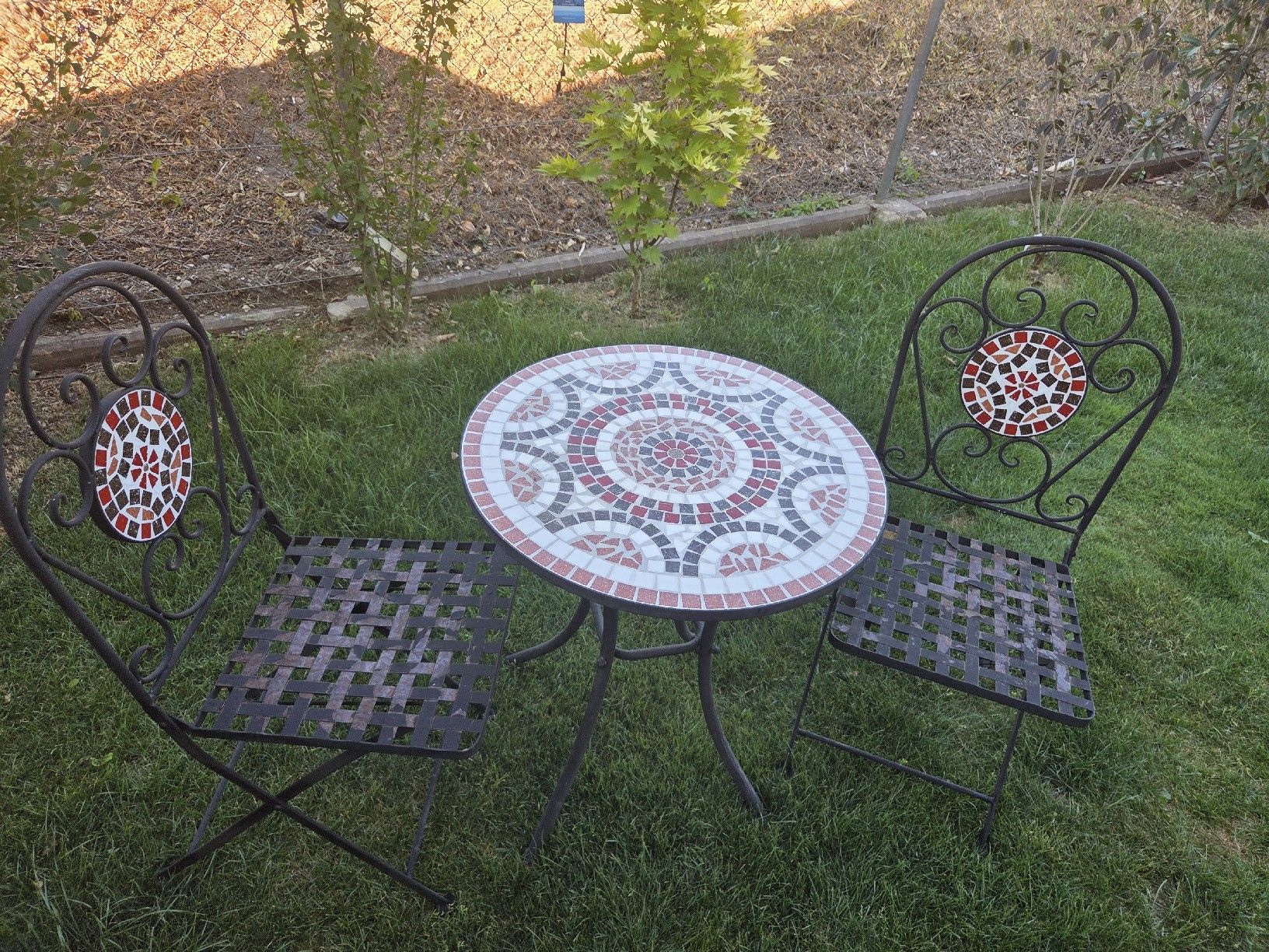 Livique Set de table et chaises: Tischli mit 2 Stühlen – D'occasion à Oftringen par Begi73 1