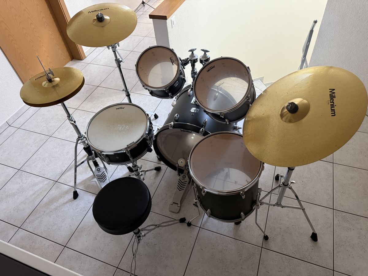 Yamaha Strumenti musicali: Schlagzeug YAMAHA / Stage custom – Usato da Oberwil-Lieli venduto da Dari0 1