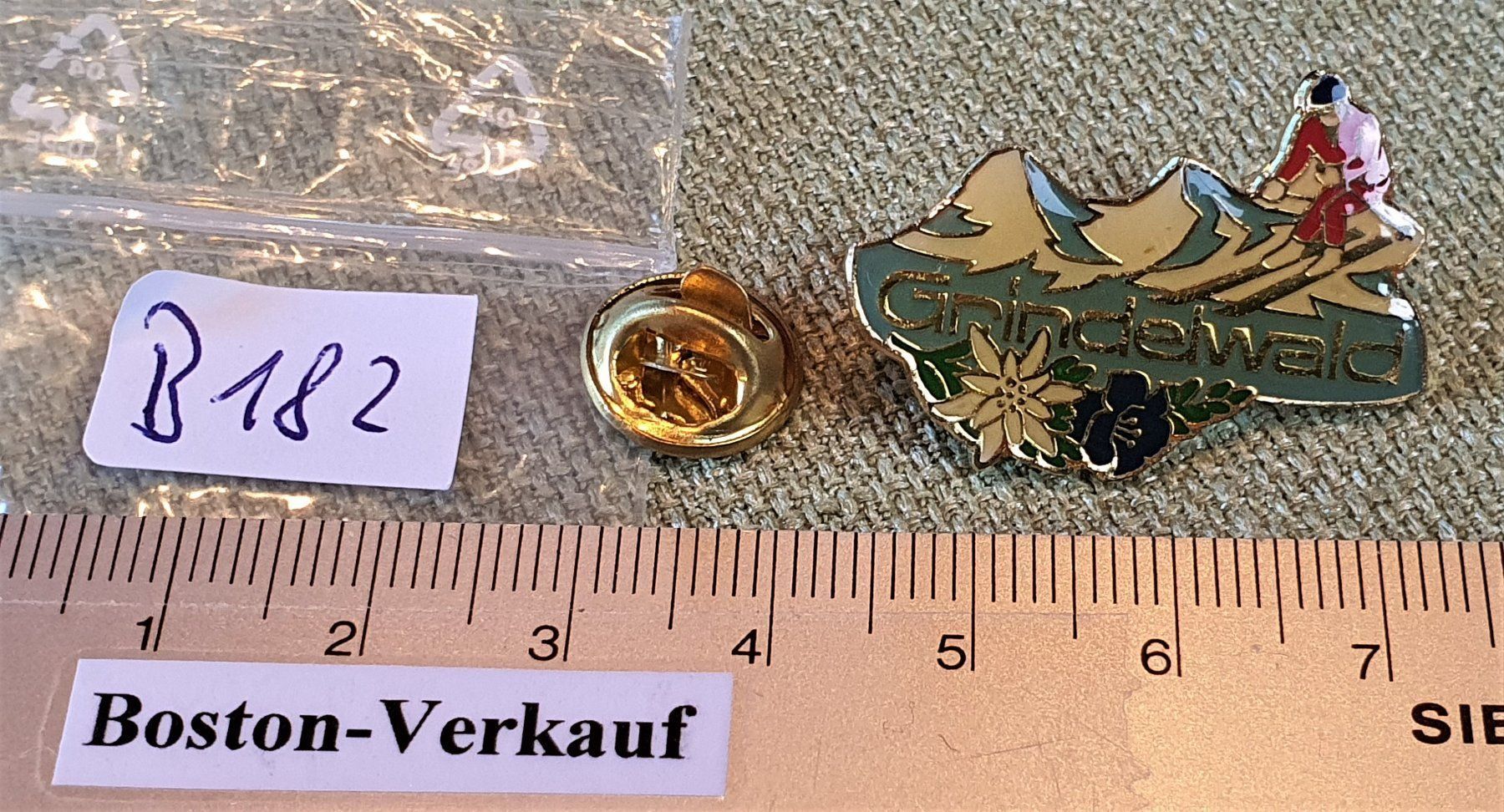 Plaketten & Abzeichen: B182 - Pin Grindelwald Skifahrer Blumen – Gebraucht aus Reinach BL von Boston-Verkauf 2
