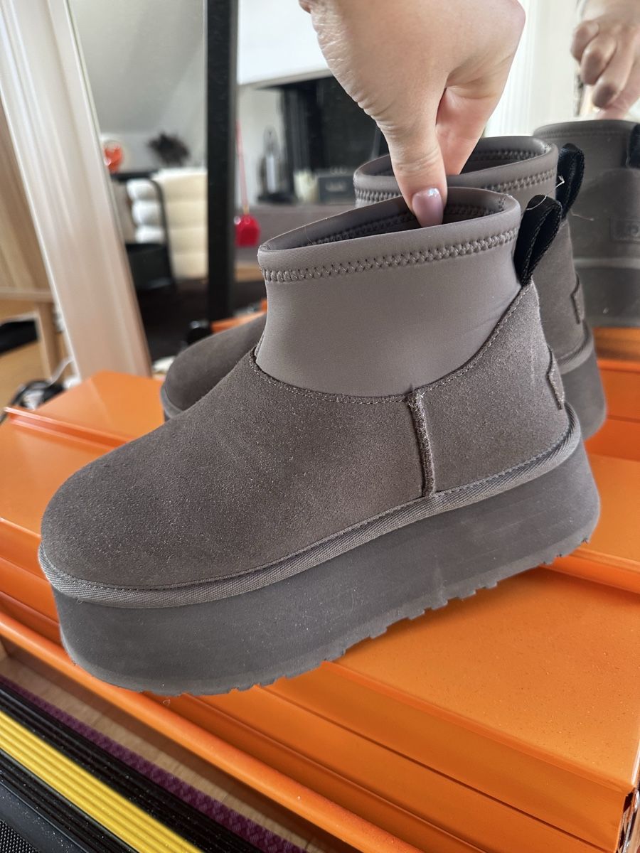 Ugg Scarpe da donna: UGG CLASSIC MINI DIPPER boots snow Plateaustiefelette Zara – Usato da Zürich venduto da Lotta1509