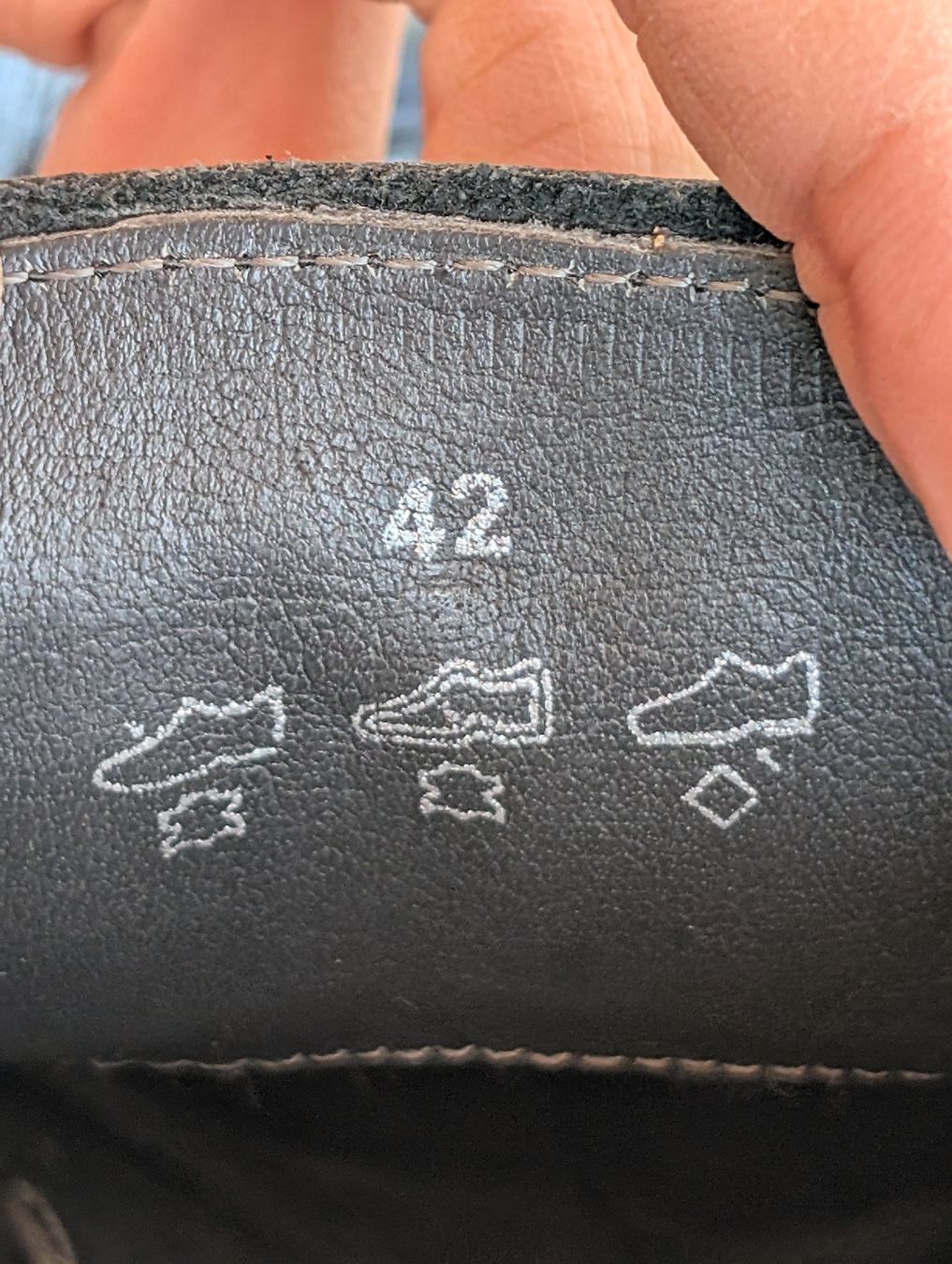 Scarpe da uomo: Chaussures en cuir noir taille 42 – Usato da Blignou (Ayent) venduto da dyl_yxb5 5