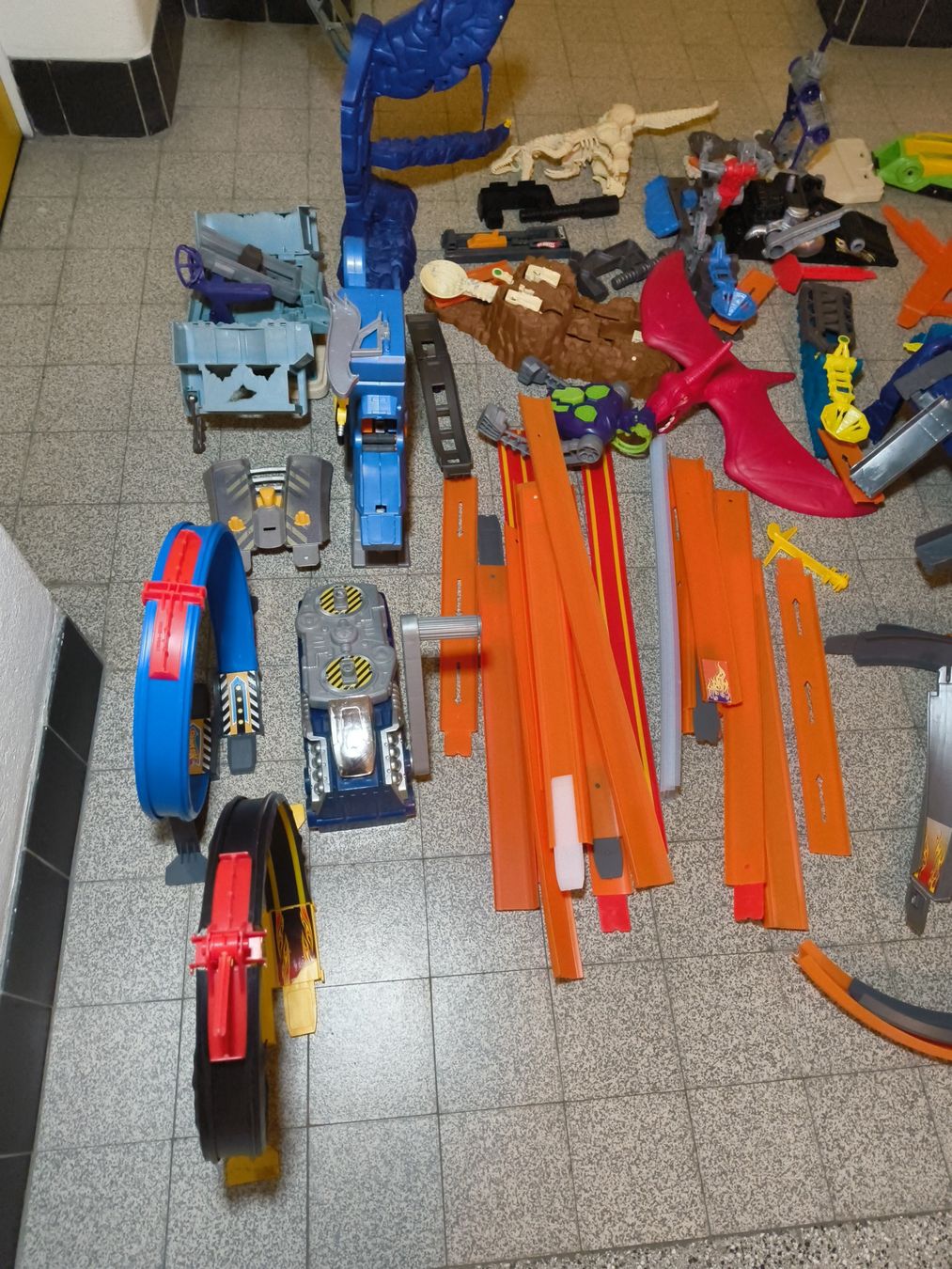 Hot Wheels Piste: Riesige Sammlung Mattel Hot Wheel Bahn Teile – Usato da stettlen venduto da VintageBern_ch 5