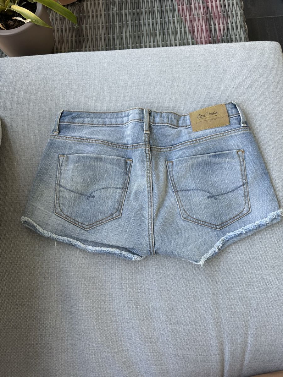 Zara Jeans: Jeans Shorts von Zara, Grösse 34 – Gebraucht aus Olten von bir_k96n 2