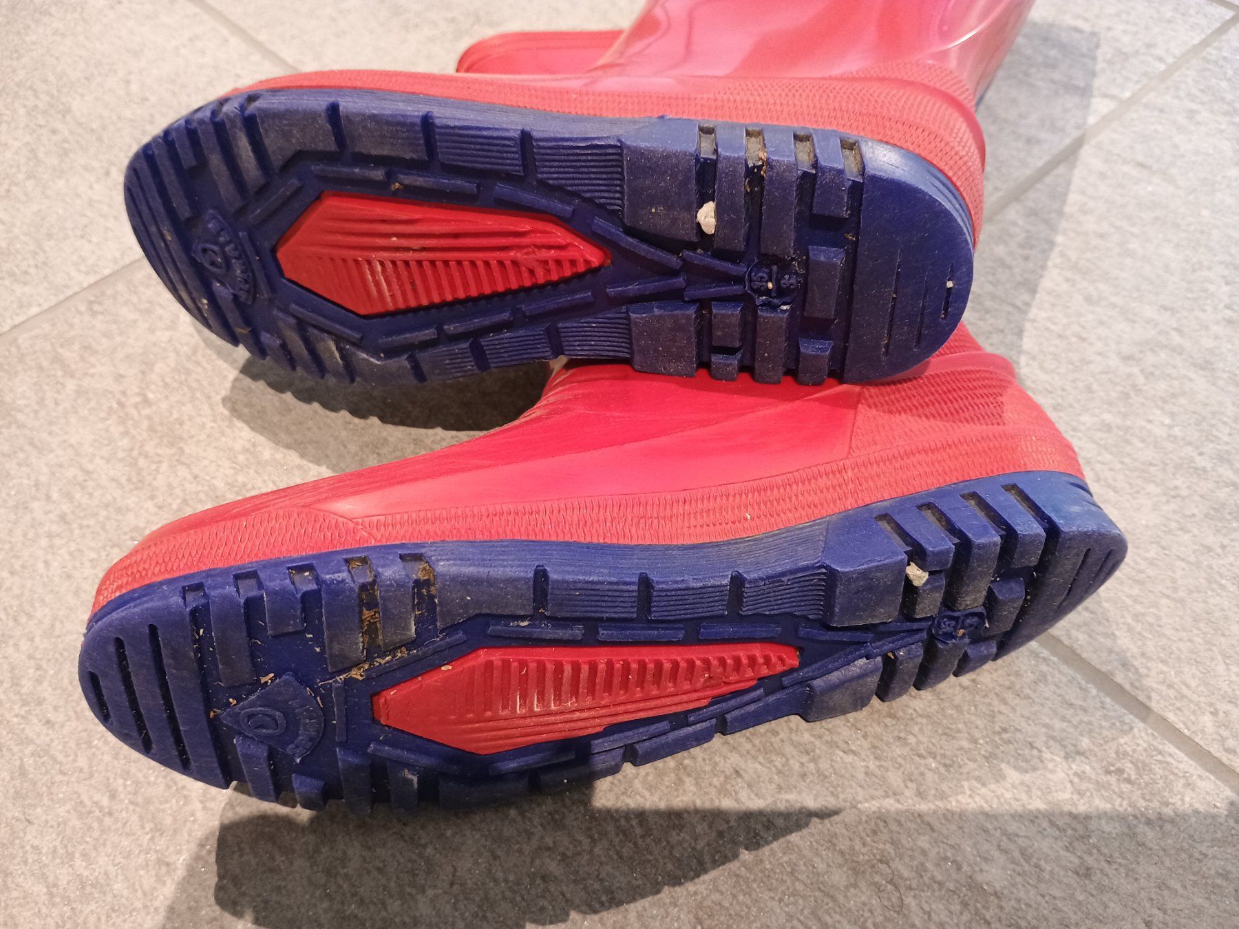 Schuhe für Jungen: Regenstiefel Gummistiefel Grösse 35 – Gebraucht aus Mörel von tasie 2