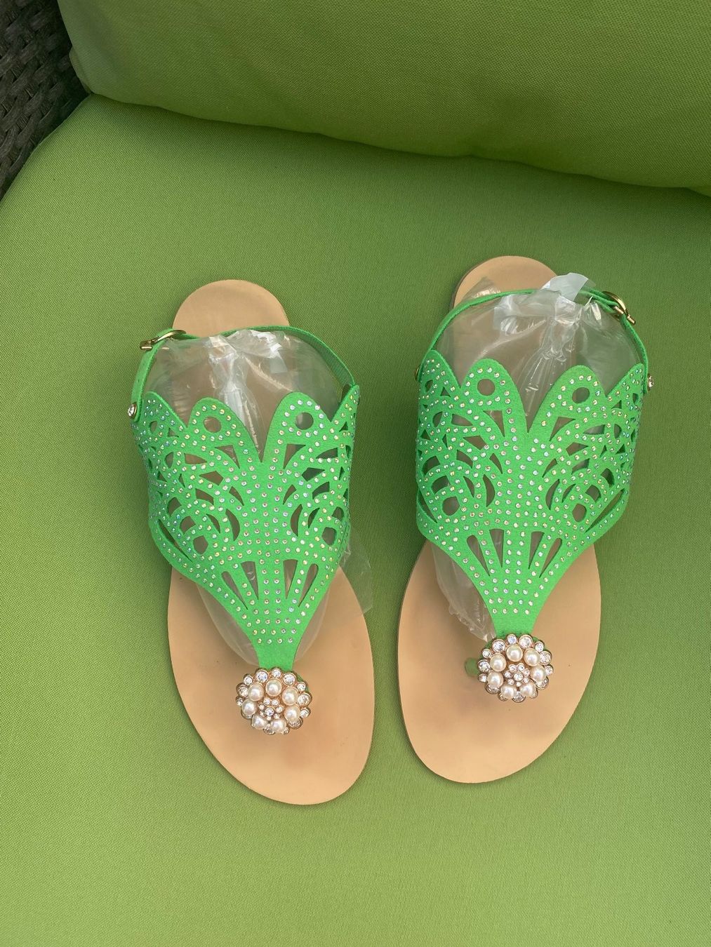 Damenschuhe: SUMMERTIME - stylische Flip-Flops mit Perlen, grün, 39 – Gebraucht aus Winkel von ferrari2022