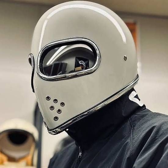 Caschi & visiere: CASQUE CHILL JAPAN TAILLE 56 – Nuovo e nell'imballaggio originale da Chavannes-de-Bogis venduto da sth_yzd6