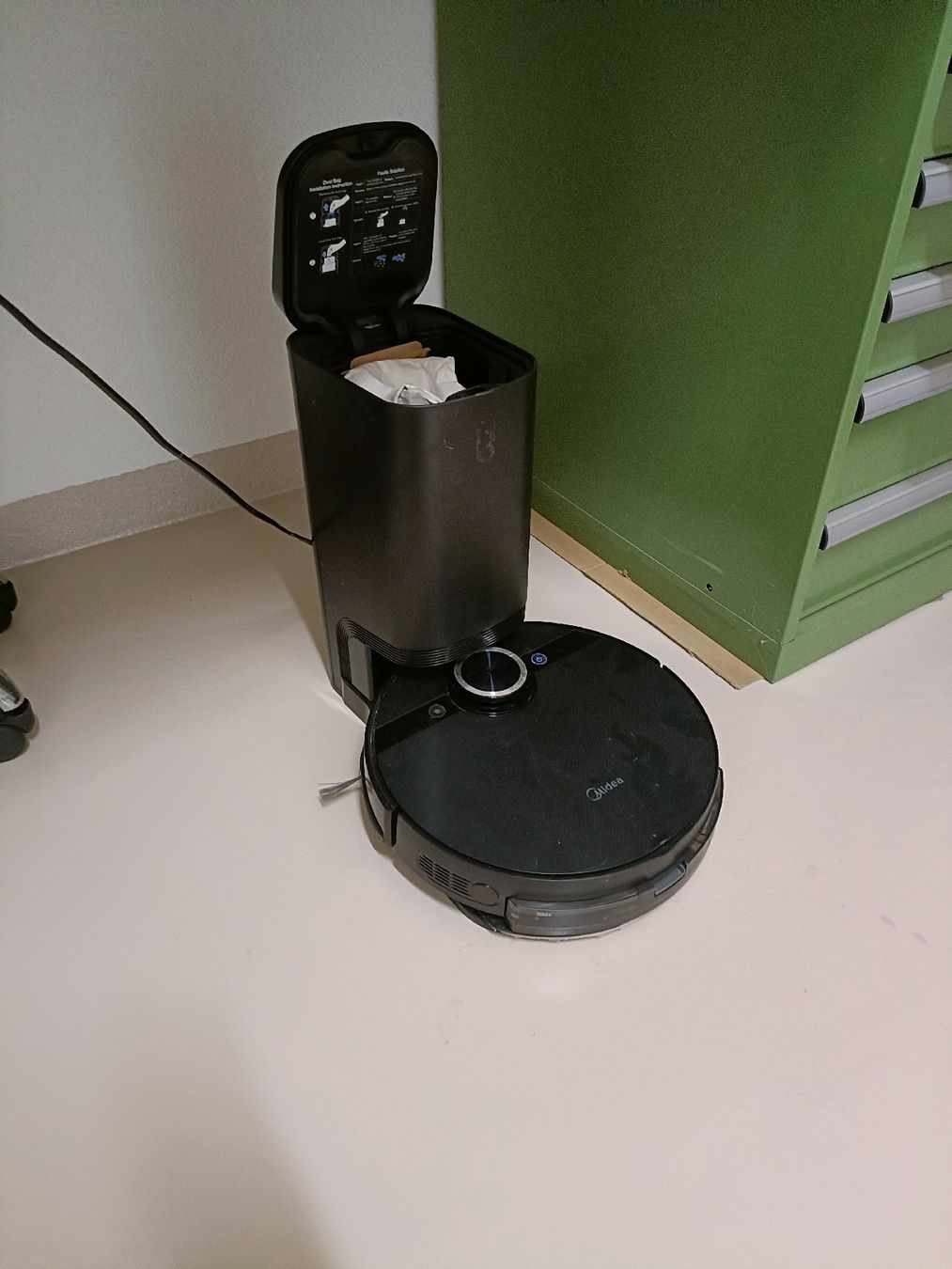 Midea Staubsauger & Zubehör: Saugroboter Midea S8+ mit Lade- Absaugstation  – Defekt aus Romanshorn von Holzenstein