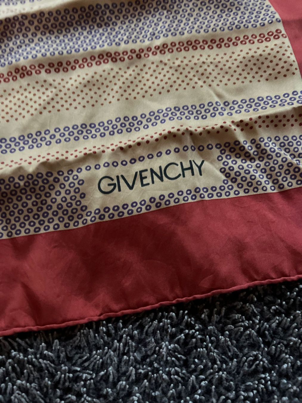 Givenchy Foulard & Sciarpe: Givenchy Paris Seidenschal Vintage Rot-Beige – Usato da Winterthur venduto da Dejv 2