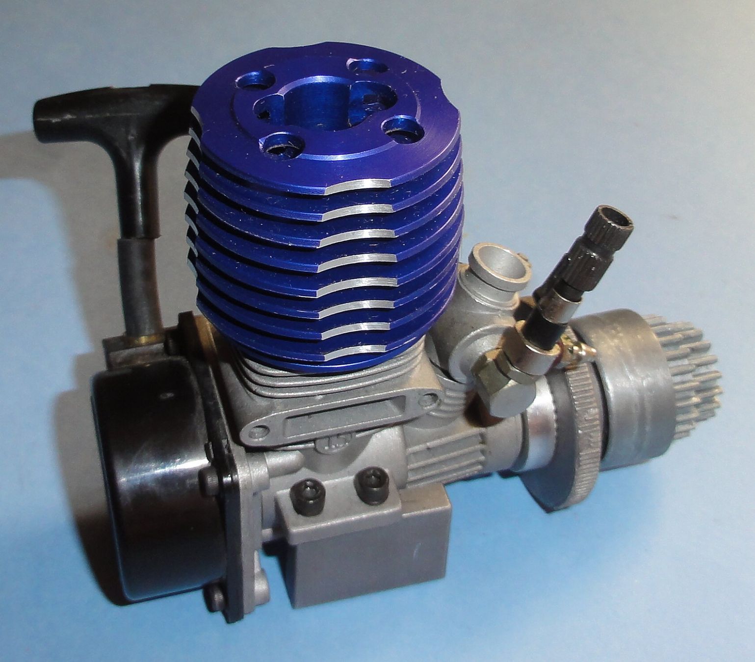 Modellismo RC: Nitro-Motor Force 2,5ccm mit Seilzugstarter, 2-Gang-Glocke – Usato da Waldenburg venduto da Rcparts 1