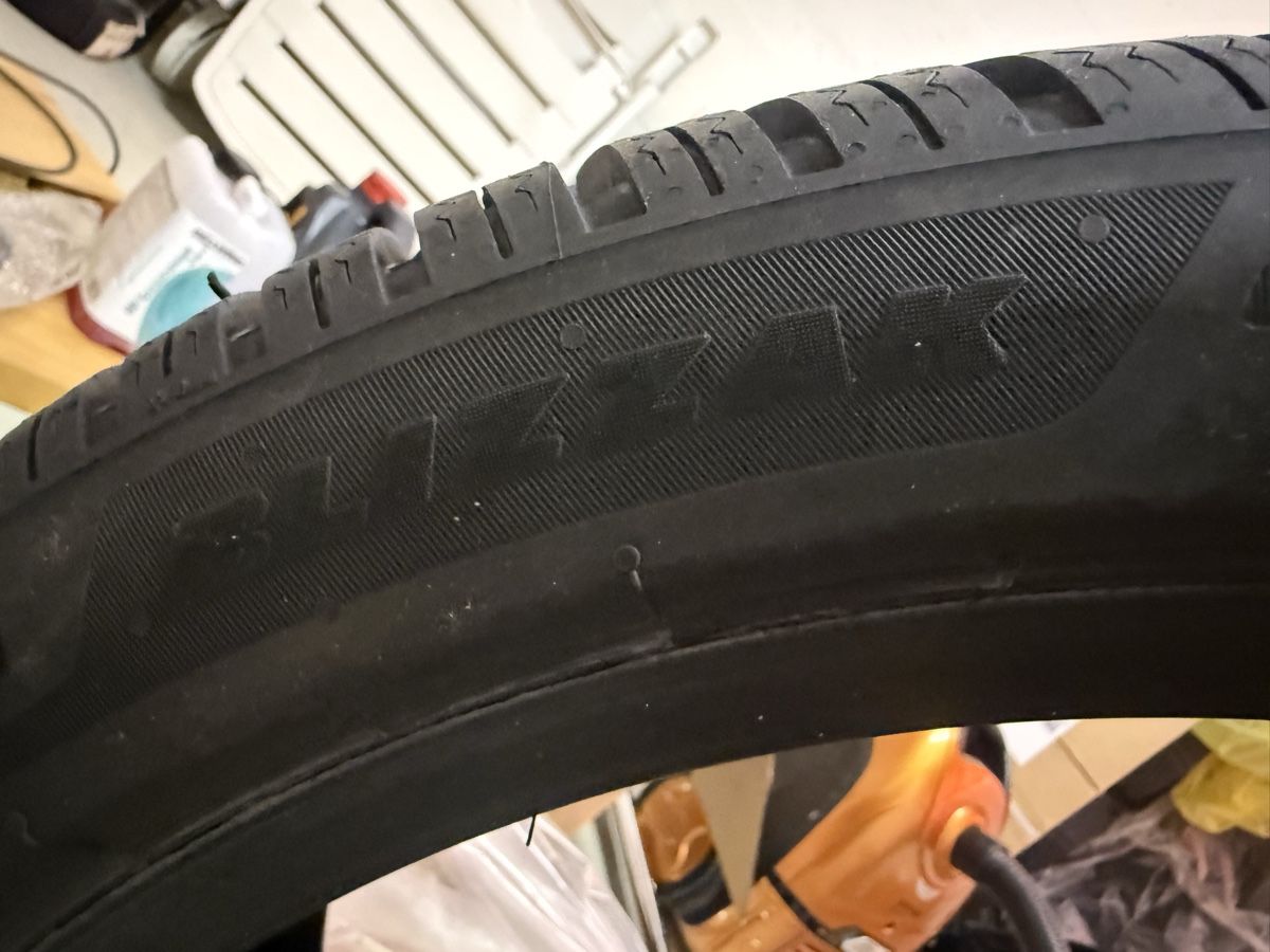Pneumatici & Ruote complete: Winterreifen zum Schnäppchen  – Usato da Arisdorf venduto da kai_m6g9 2