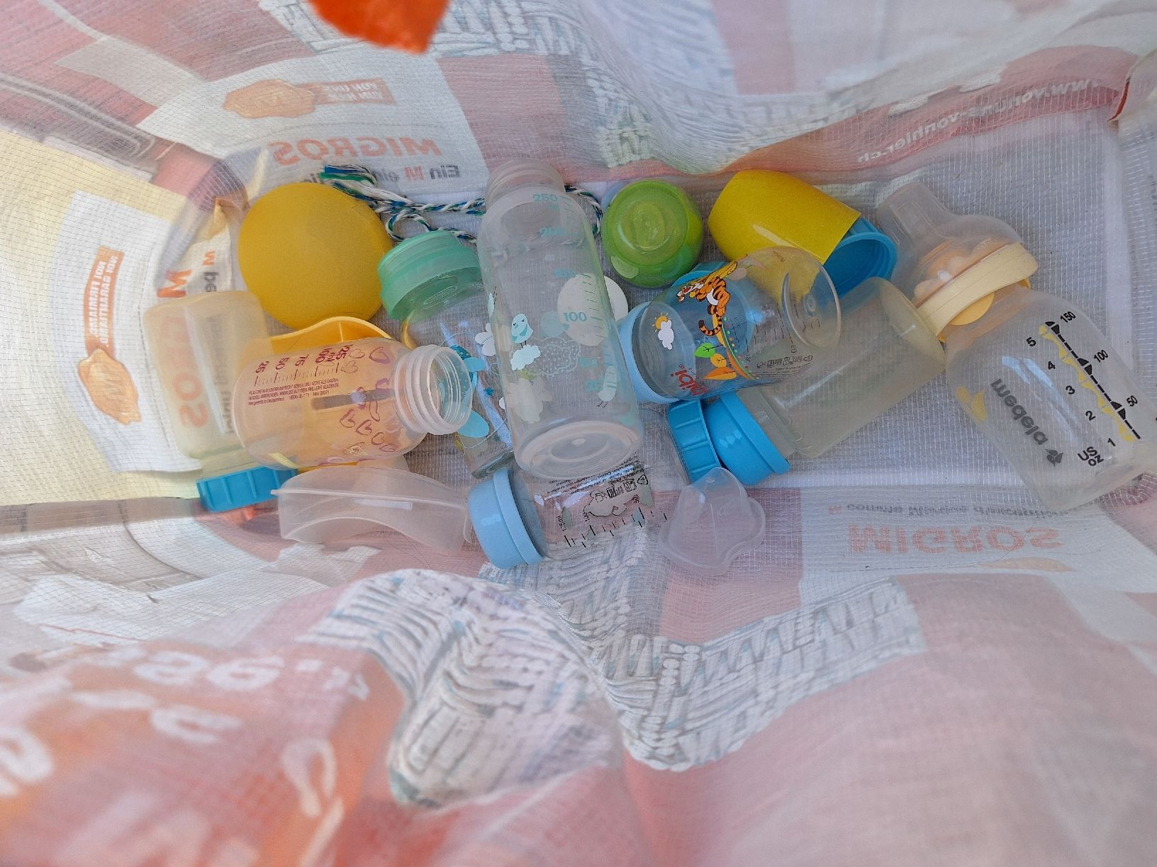 Medela Baby-Mahlzeiten: Stillpumpe inklusive viel Zubehör – Gebraucht aus Basel von Svidovic 6