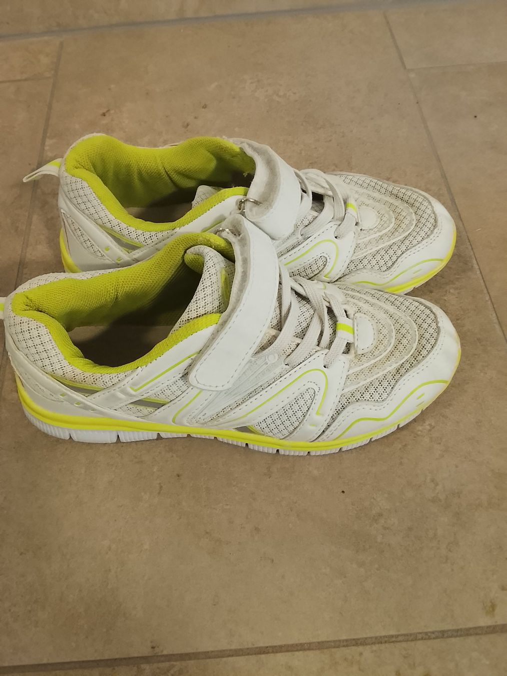 Scarpe per ragazzi: Turnschuhe Gr. 35 – Usato da St. Gallen venduto da Fluros 1