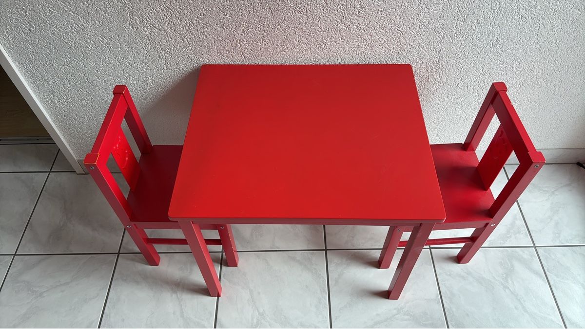 Ikea Tischset: Kindertisch mit Stühlen, Rot, Holz, Ikea – Gebraucht aus Birmensdorf ZH von tan_nk9m