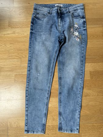 Jeans avec broderie