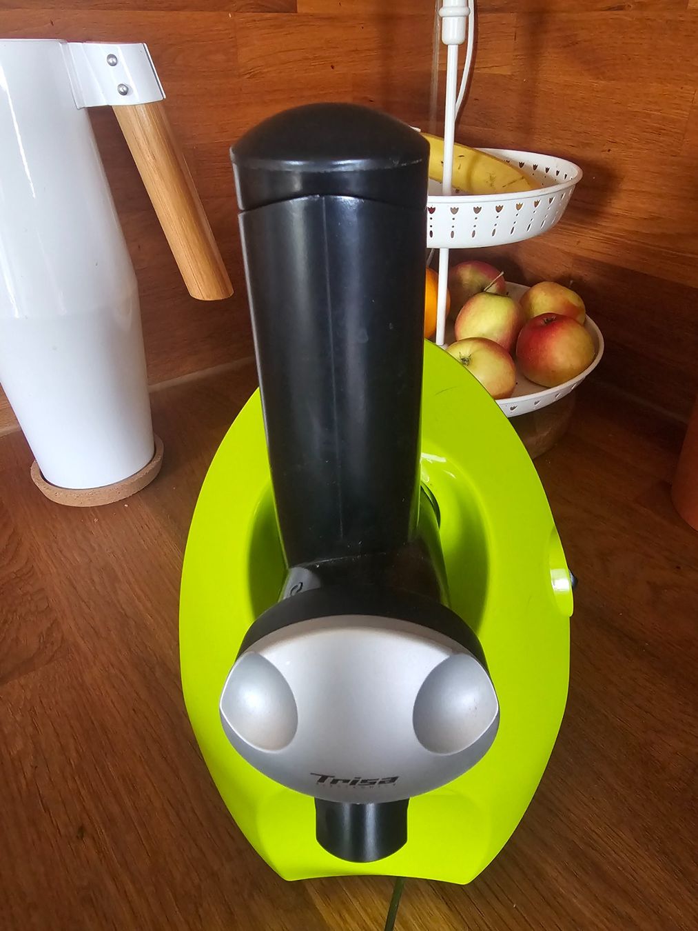 Trisa Elettrodomestici da cucina: Trisa Fresh & Fruity Frozen Dessert Maker – Usato da Herznach venduto da Viktoria5
