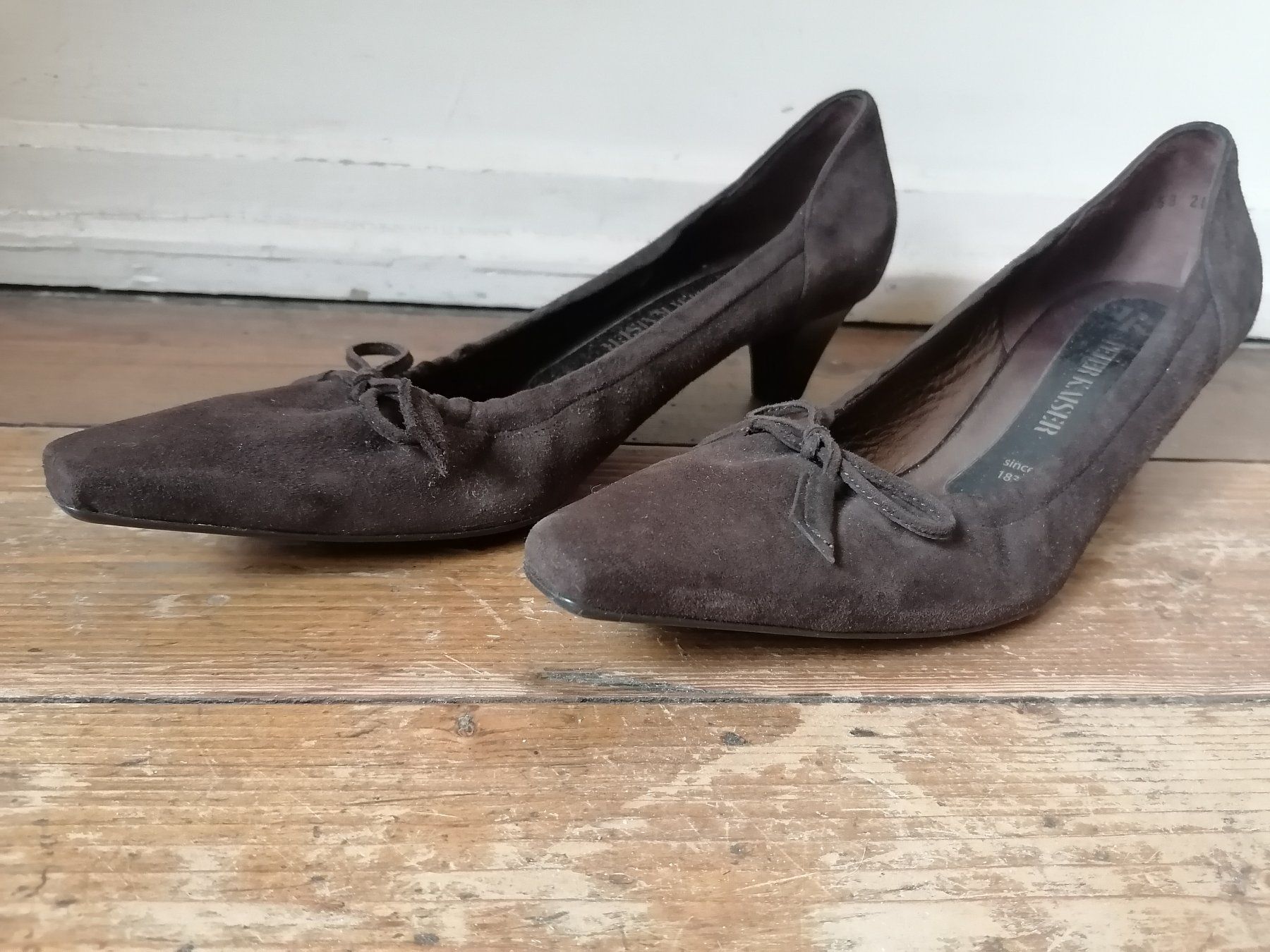 Kaiser Scarpe da donna: Peter Kaiser, Wildleder dunkelbraun, Grösse 6 1/2 – Usato da Basel venduto da Melodrom
