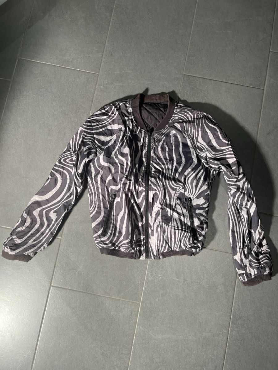 Giacche: Wendejacke mit Zebra Muster, Grösse M  – Usato da Fulenbach venduto da F8