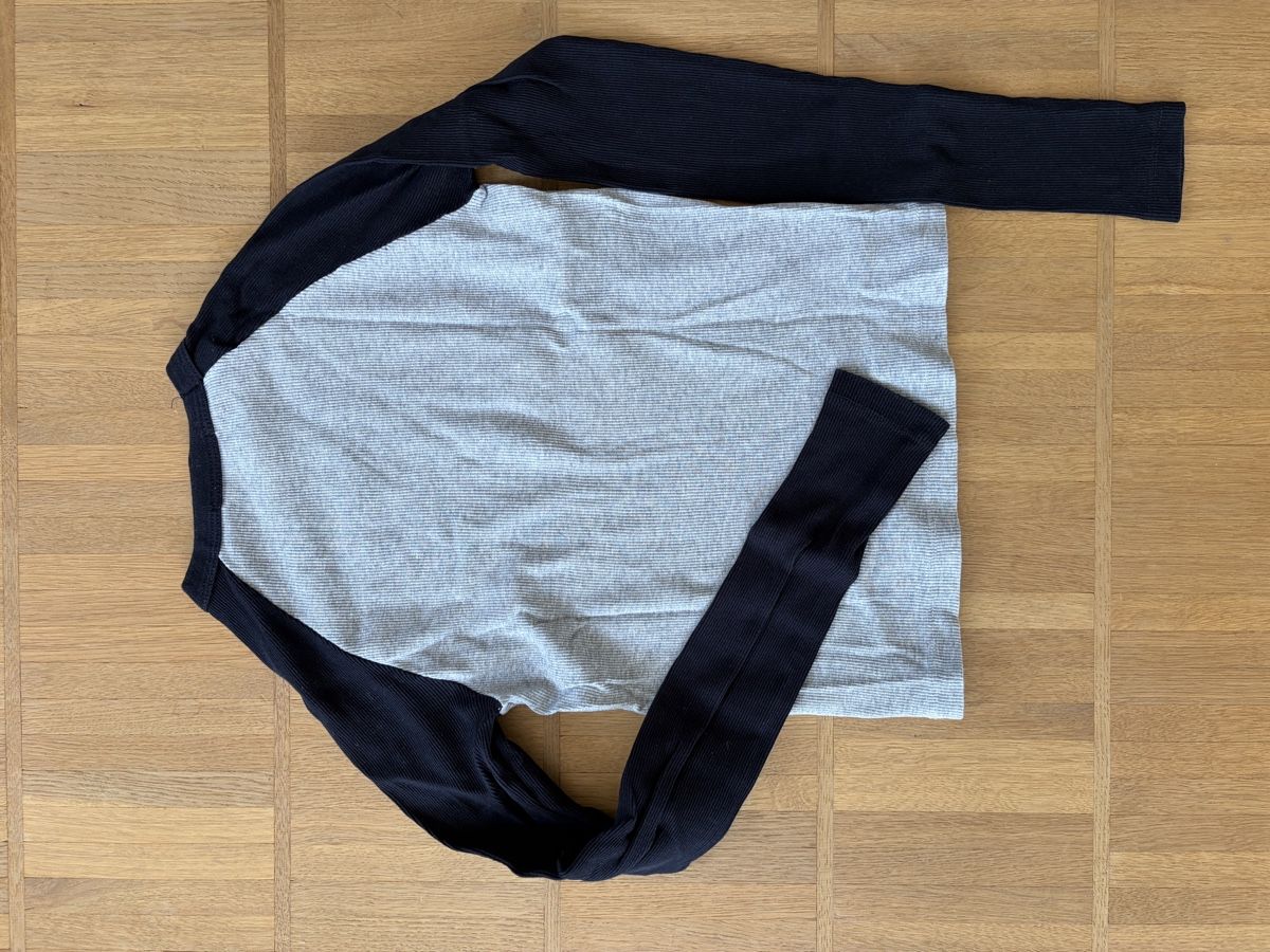 Brandy Melville Tops: Brandy Melville Raglan Longsleeve, One Size – D'occasion à Zürich par bib_ds9n 3