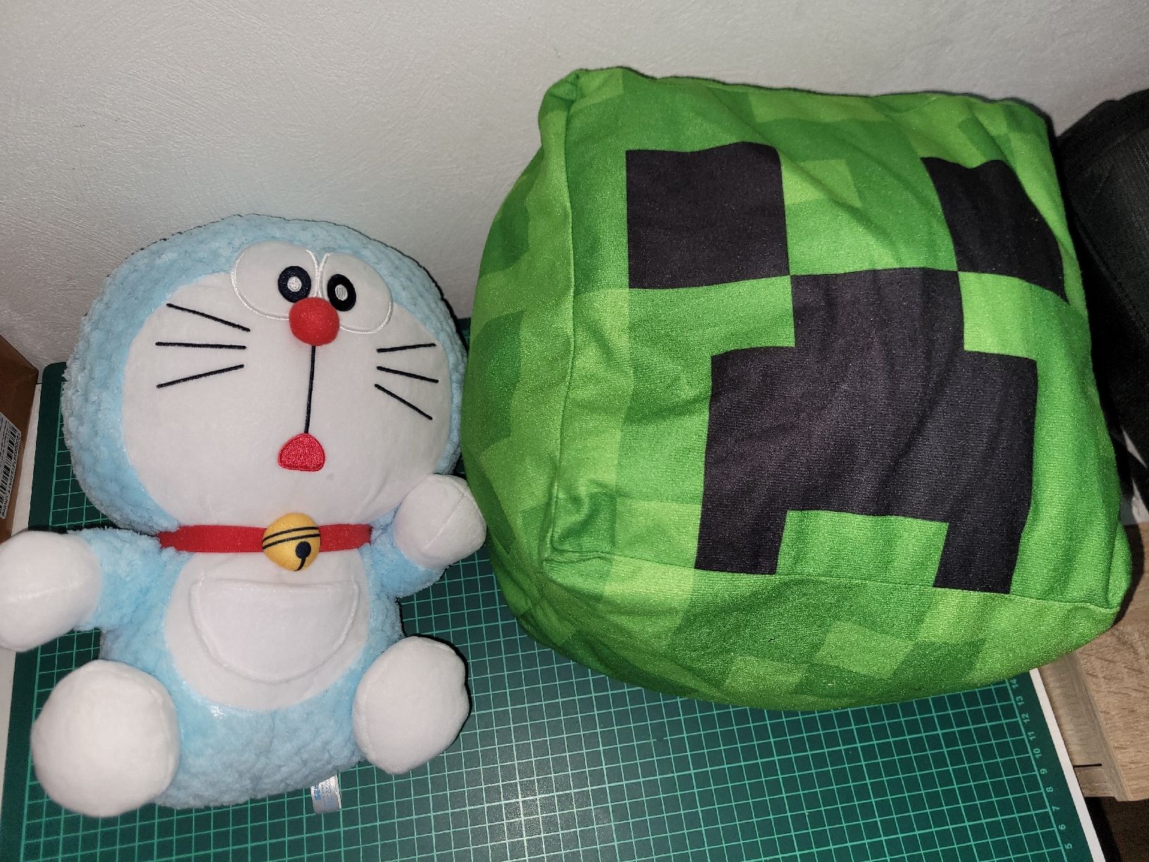Bambole: Doraemon Plush Toy and Minecraft Creeper – Usato da Meyrin venduto da Retro-GZ