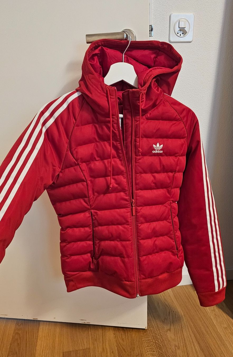 Adidas Jacken: Adidas Daunenjacke – Gebraucht aus Winterthur von NJC.M 2