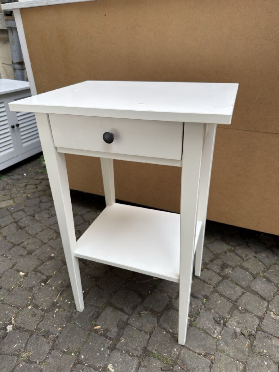 Nachttische: IKEA Hemnes Nachttisch, weiss, gebraucht – Gebraucht aus Zürich von Coco.swiss