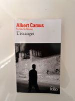Livre L'étranger par Albert Camus édition Folio
