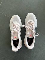 Sportschuh Adidas Supernova NEU