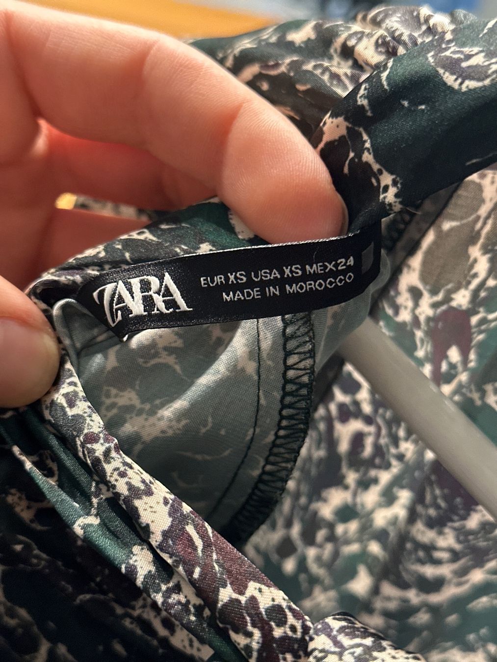Zara Blusen: Bluse der Marke Zara Grösse XS – Gebraucht aus Bettwiesen von Relux1 2
