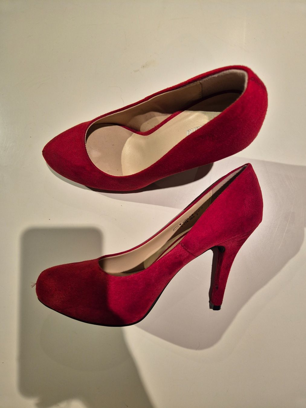 Chaussures femmes: Talons – D'occasion à Valeyres-sous-Montagny par Romy.