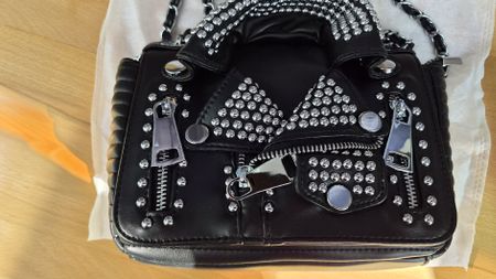 Handtasche Lederoptik schwarz mit Nieten guter Zustand