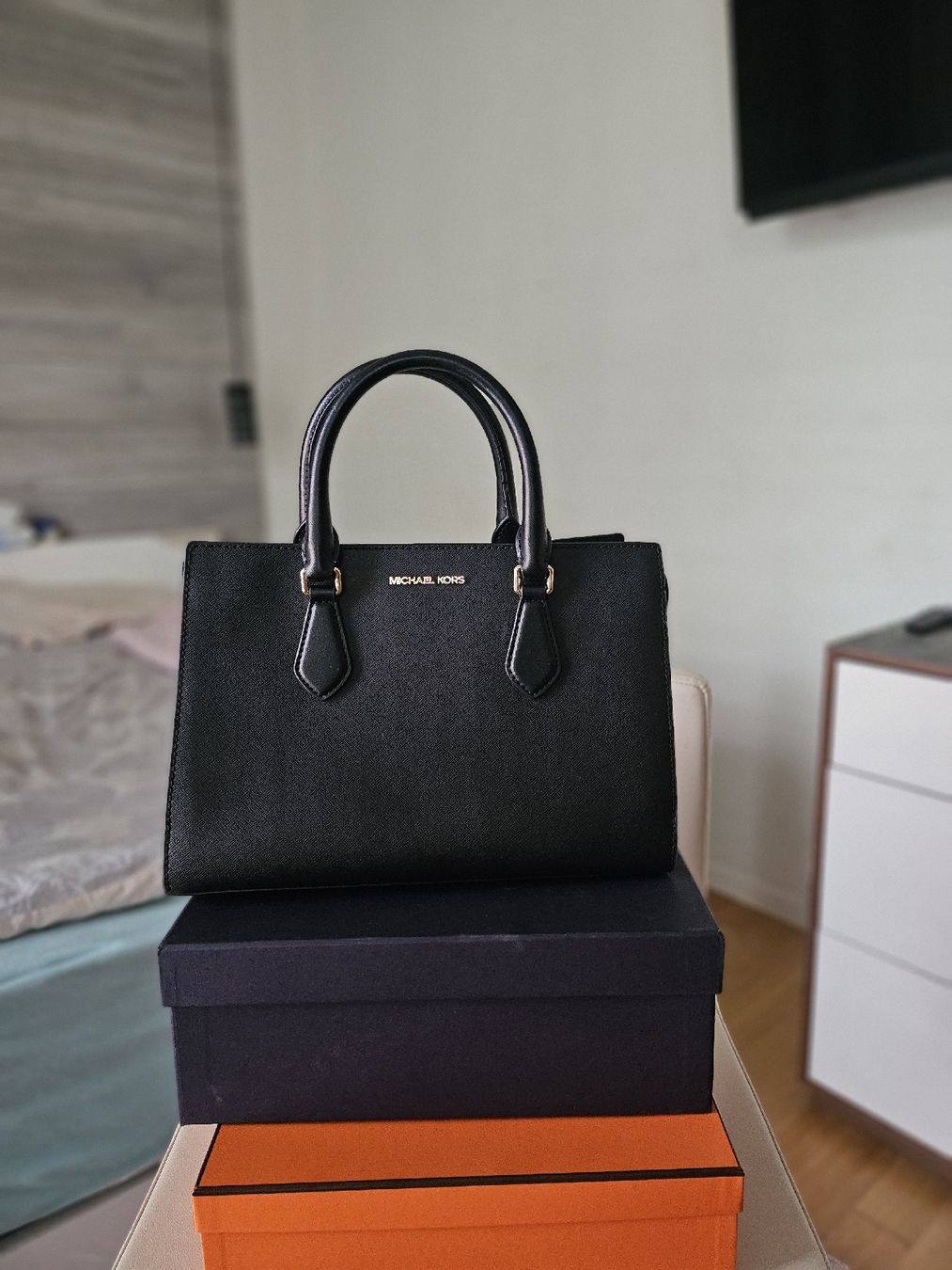 Borse da donna: Michael Kors Black Handbag – Nuovo (secondo la descrizione) da Zürich venduto da ame_5n7g