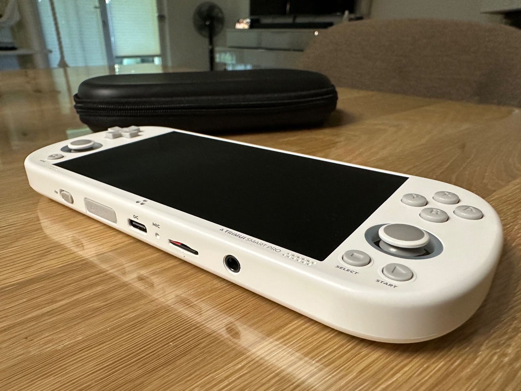 Konsolen: Handheld TrimUI Smart Pro + Case – Neu (gemäss Beschreibung) aus Siggenthal Station von DynamicLight 4