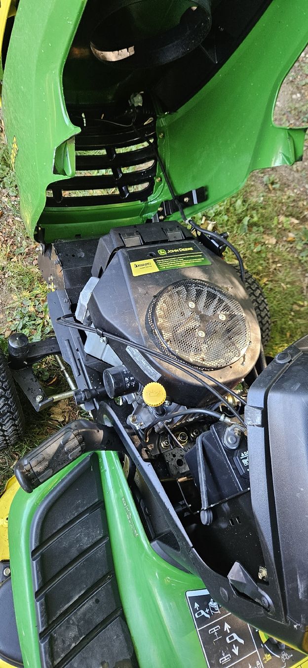 John Deere Rasenmäher: JOHN DEERE X300R  – Gebraucht aus Vich von Max-Mechanics 5