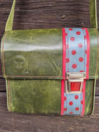 HAEUTE KUNST Cross Body Bag Rindsleder Vintage Look Tasche