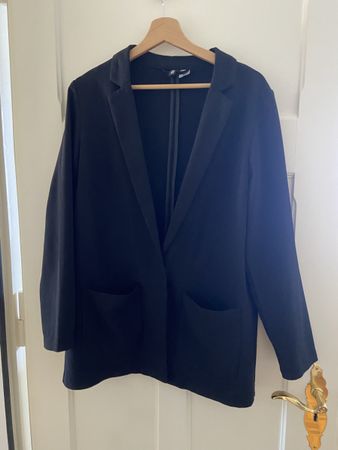 Damen Blazer H&M schwarz mit zwei Taschen, Grösse 40