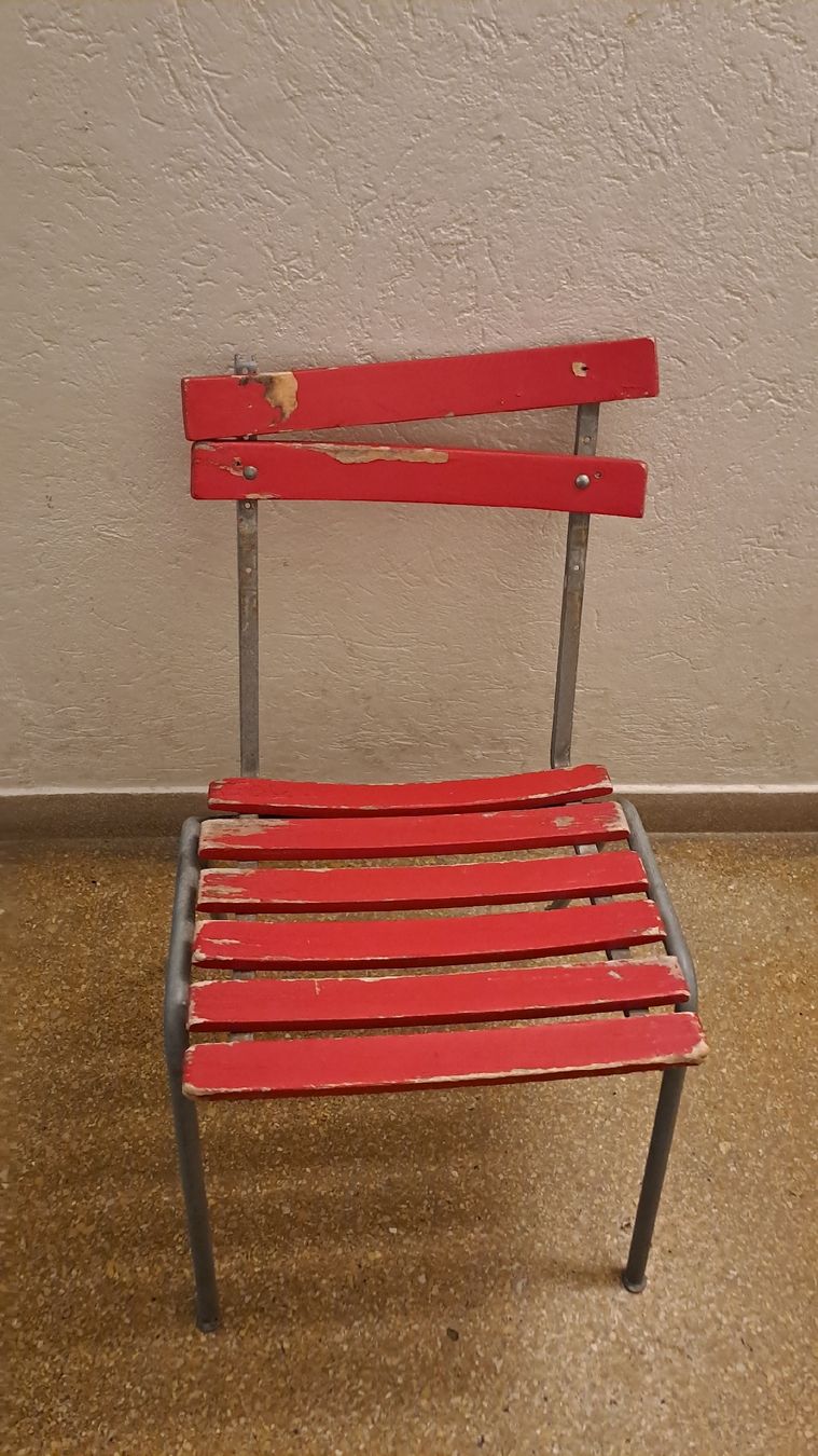 Sedie: Vintage Gartenstuhl, rot gestrichen – Difettoso da Zürich venduto da Hofzgee